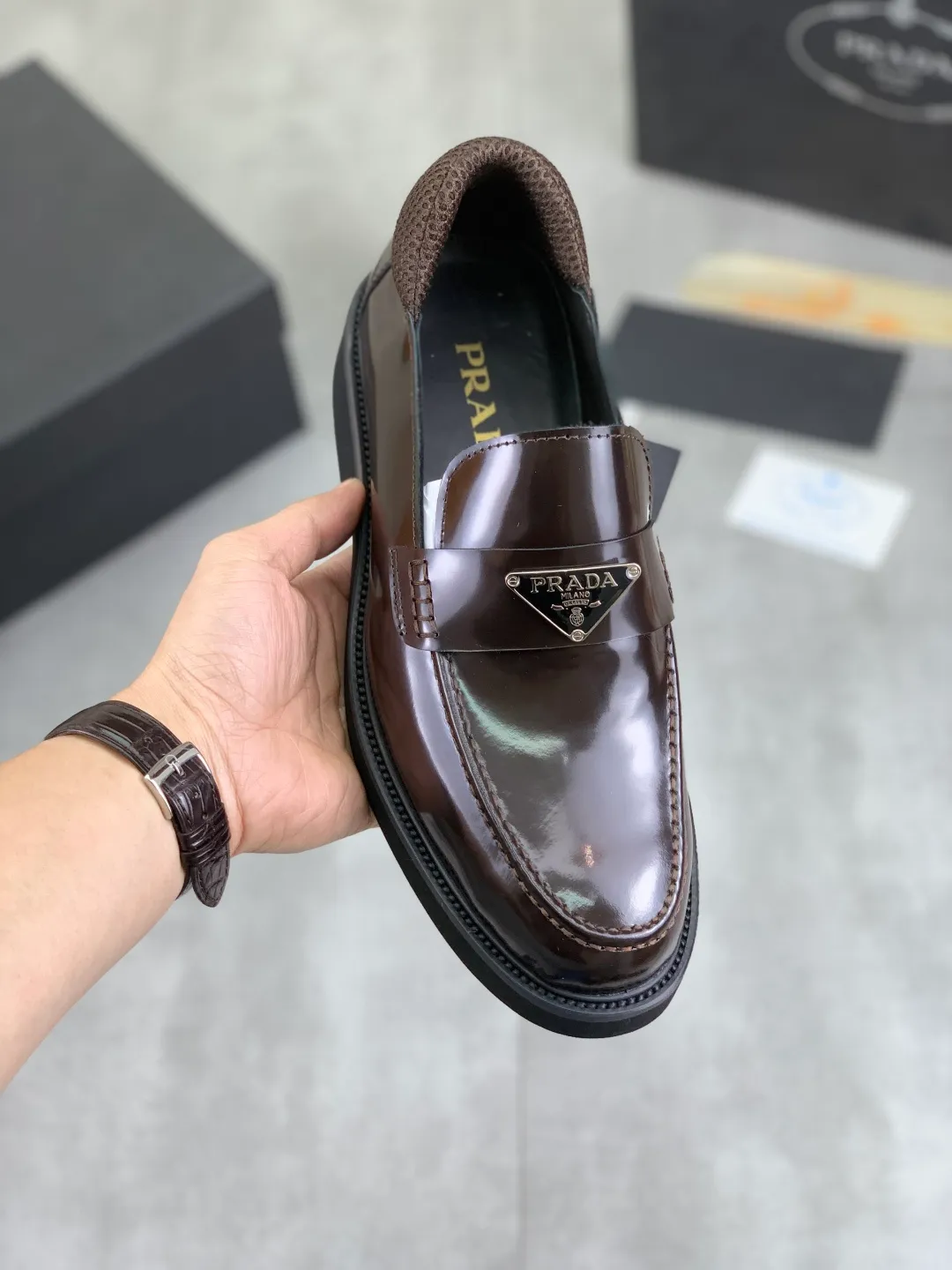 Men's shoes 💰P480 new style 💰 💎💎💎 water-dyed cow lining original order quality PRADA —🆘.Prada original purchase agent, high-end business leather shoes, fabric: imported from Italy cowhide material ➕ water-dyed cow lining/cowhide lining ➕ special original outsole, fine workmanship, real thing ^_^ Photographed 🎬size: 39-44